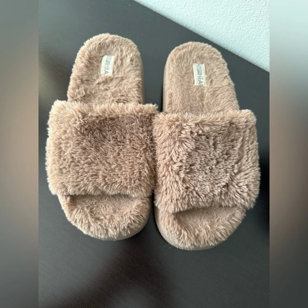 32 Degrees Men's Fuzzy Tan Slippers